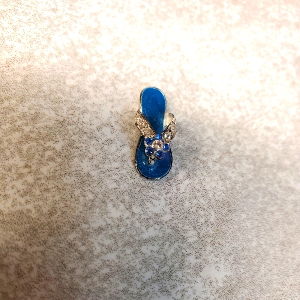 📿💎 Flip flop jeweled necklace pendant